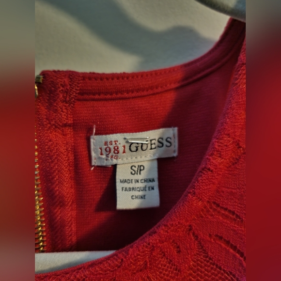 Guess red top - Picture 3 of 4